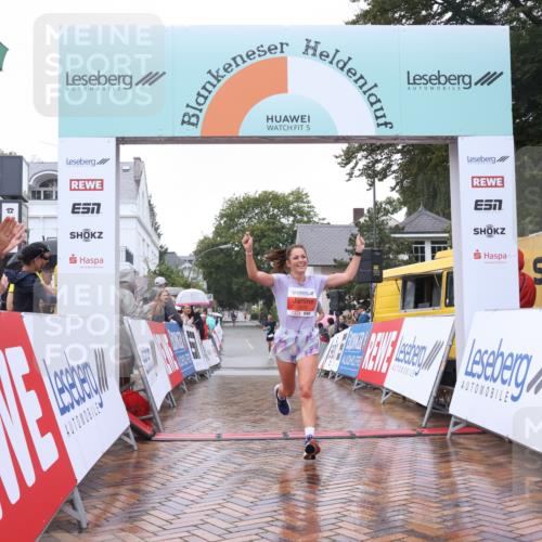 30.08.2026 - Blankeneser Heldenlauf Lena Gebhardt http://msf.ph/oto/10017805 30.08.2026 09:22:19 Ziel 3520, 3585, 3674, 3711 meine-sportfotos.de