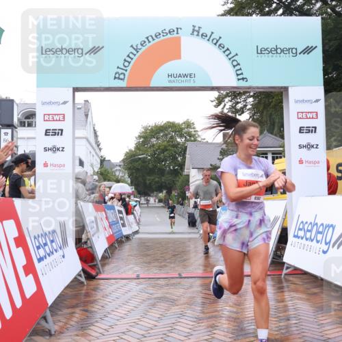 30.08.2026 - Blankeneser Heldenlauf Lena Gebhardt http://msf.ph/oto/10017810 30.08.2026 09:22:19 Ziel 3520, 3585, 3674, 3711 meine-sportfotos.de