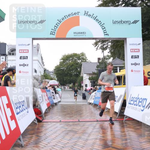 30.08.2026 - Blankeneser Heldenlauf Lena Gebhardt http://msf.ph/oto/10017813 30.08.2026 09:22:21 Ziel 3520, 3585, 3674, 3711, 3712 meine-sportfotos.de