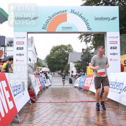 30.08.2026 - Blankeneser Heldenlauf Lena Gebhardt http://msf.ph/oto/10017815 30.08.2026 09:22:21 Ziel 3520, 3585, 3674, 3711, 3712 meine-sportfotos.de