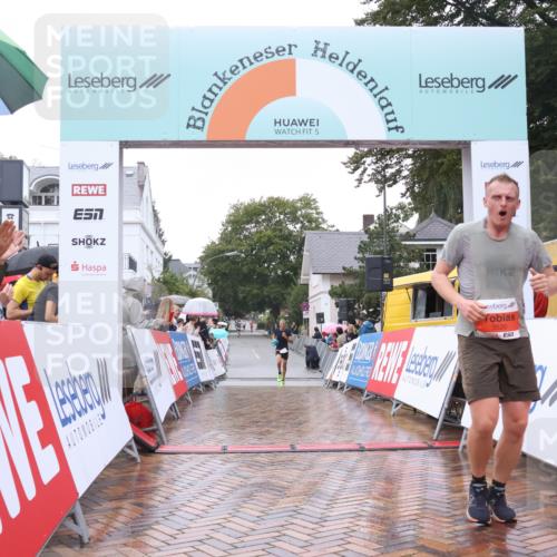 30.08.2026 - Blankeneser Heldenlauf Lena Gebhardt http://msf.ph/oto/10017818 30.08.2026 09:22:21 Ziel 3520, 3585, 3674, 3711, 3712 meine-sportfotos.de