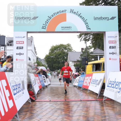 30.08.2026 - Blankeneser Heldenlauf Lena Gebhardt http://msf.ph/oto/10017837 30.08.2026 09:22:42 Ziel 3525, 3551, 3609 meine-sportfotos.de
