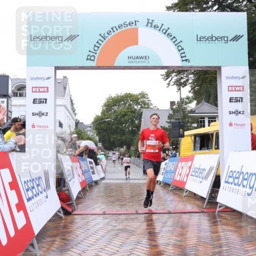 30.08.2026 - Blankeneser Heldenlauf Lena Gebhardt http://msf.ph/oto/10017839 30.08.2026 09:22:42 Ziel 3525, 3551, 3609 meine-sportfotos.de