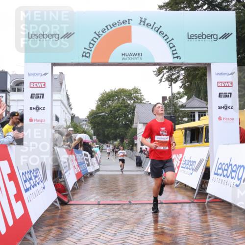 30.08.2026 - Blankeneser Heldenlauf Lena Gebhardt http://msf.ph/oto/10017842 30.08.2026 09:22:42 Ziel 3525, 3551, 3609 meine-sportfotos.de