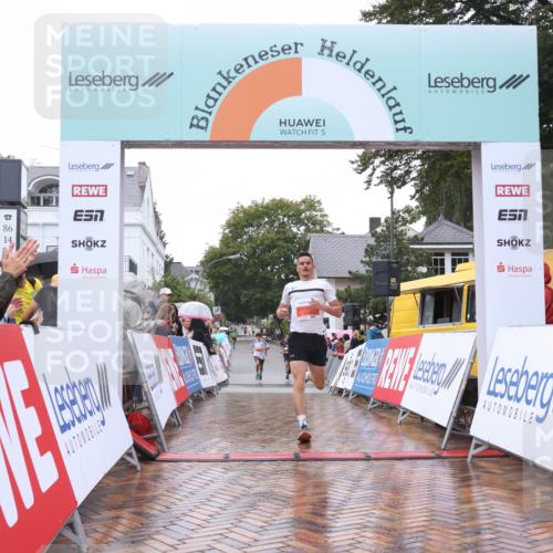 30.08.2026 - Blankeneser Heldenlauf Lena Gebhardt http://msf.ph/oto/10017847 30.08.2026 09:22:46 Ziel 3509, 3525, 3609 meine-sportfotos.de