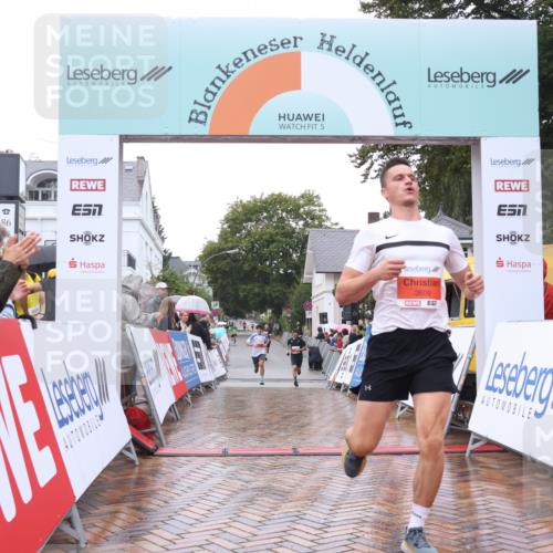 30.08.2026 - Blankeneser Heldenlauf Lena Gebhardt http://msf.ph/oto/10017853 30.08.2026 09:22:47 Ziel 3509, 3525, 3609, 3666 meine-sportfotos.de