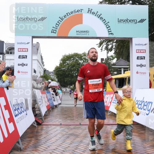 30.08.2026 - Blankeneser Heldenlauf Lena Gebhardt http://msf.ph/oto/10017900 30.08.2026 09:23:28 Ziel 3685, 3694 meine-sportfotos.de