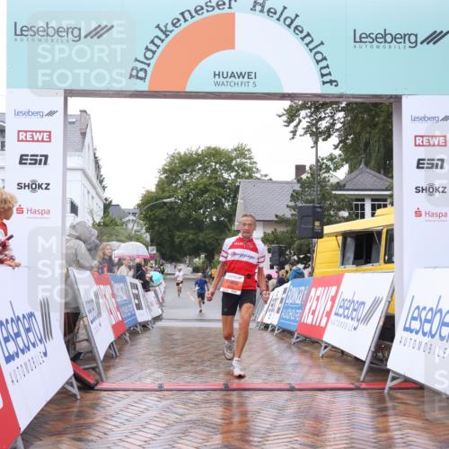 30.08.2026 - Blankeneser Heldenlauf Lena Gebhardt http://msf.ph/oto/10017905 30.08.2026 09:23:32 Ziel 3685, 3694 meine-sportfotos.de