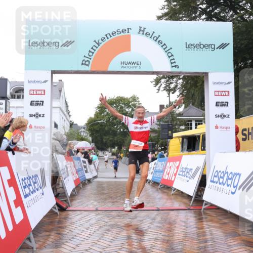 30.08.2026 - Blankeneser Heldenlauf Lena Gebhardt http://msf.ph/oto/10017909 30.08.2026 09:23:32 Ziel 3685, 3694 meine-sportfotos.de