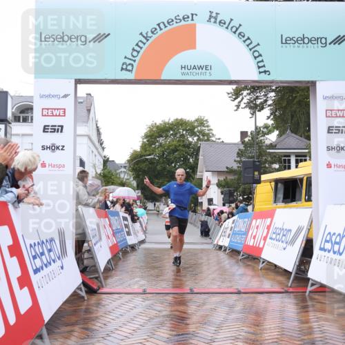 30.08.2026 - Blankeneser Heldenlauf Lena Gebhardt http://msf.ph/oto/10017915 30.08.2026 09:23:37 Ziel 3582, 3596, 3685 meine-sportfotos.de