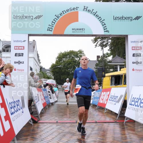 30.08.2026 - Blankeneser Heldenlauf Lena Gebhardt http://msf.ph/oto/10017921 30.08.2026 09:23:39 Ziel 3582, 3596, 3685 meine-sportfotos.de