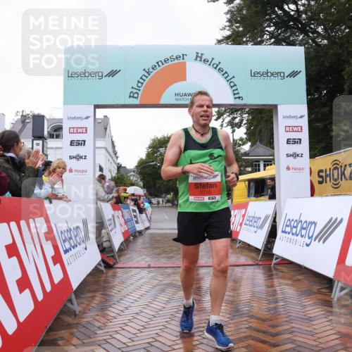 30.08.2026 - Blankeneser Heldenlauf Lena Gebhardt http://msf.ph/oto/10017938 30.08.2026 09:23:55 Ziel 3699, 3710 meine-sportfotos.de
