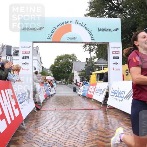 30.08.2026 - Blankeneser Heldenlauf Lena Gebhardt http://msf.ph/oto/10017943 30.08.2026 09:23:57 Ziel 3699, 3710 meine-sportfotos.de