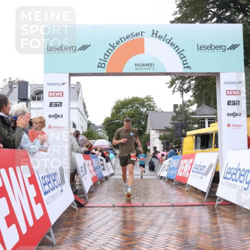30.08.2026 - Blankeneser Heldenlauf Lena Gebhardt http://msf.ph/oto/10017945 30.08.2026 09:24:11 Ziel 3556, 3567 meine-sportfotos.de