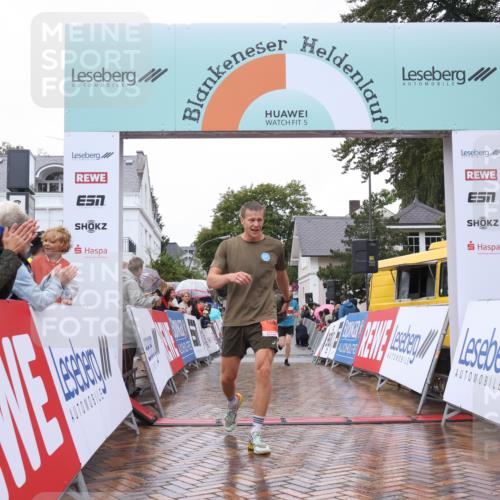 30.08.2026 - Blankeneser Heldenlauf Lena Gebhardt http://msf.ph/oto/10017947 30.08.2026 09:24:12 Ziel 3556, 3567 meine-sportfotos.de
