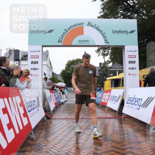 30.08.2026 - Blankeneser Heldenlauf Lena Gebhardt http://msf.ph/oto/10017950 30.08.2026 09:24:13 Ziel 3556, 3567 meine-sportfotos.de