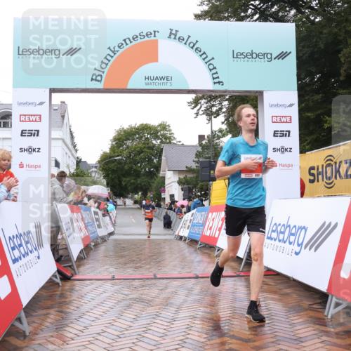 30.08.2026 - Blankeneser Heldenlauf Lena Gebhardt http://msf.ph/oto/10017954 30.08.2026 09:24:15 Ziel 3542, 3556, 3567 meine-sportfotos.de
