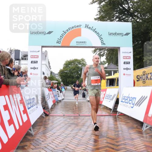 30.08.2026 - Blankeneser Heldenlauf Lena Gebhardt http://msf.ph/oto/10018017 30.08.2026 09:25:10 Ziel 3565, 3583, 3587 meine-sportfotos.de