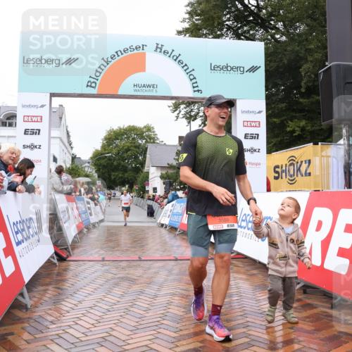 30.08.2026 - Blankeneser Heldenlauf Lena Gebhardt http://msf.ph/oto/10018034 30.08.2026 09:25:43 Ziel 3559, 3562 meine-sportfotos.de