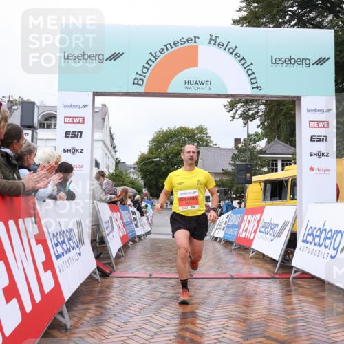 30.08.2026 - Blankeneser Heldenlauf Lena Gebhardt http://msf.ph/oto/10018068 30.08.2026 09:26:07 Ziel 3633, 3667, 3698 meine-sportfotos.de