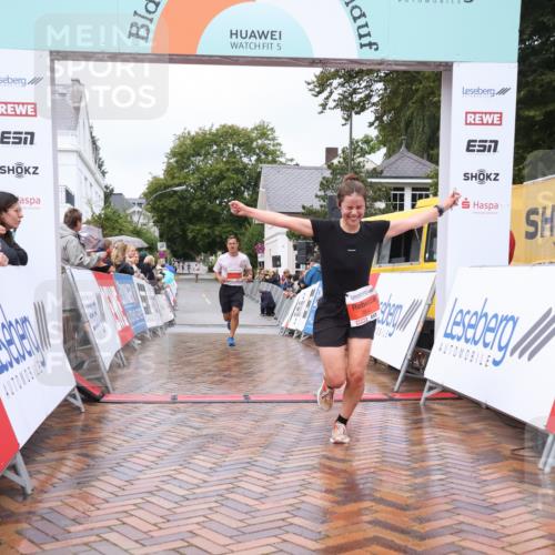 30.08.2026 - Blankeneser Heldenlauf Lena Gebhardt http://msf.ph/oto/10018087 30.08.2026 09:26:28 Ziel 3641, 3645 meine-sportfotos.de