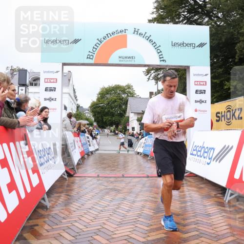 30.08.2026 - Blankeneser Heldenlauf Lena Gebhardt http://msf.ph/oto/10018099 30.08.2026 09:26:31 Ziel 3641, 3645 meine-sportfotos.de