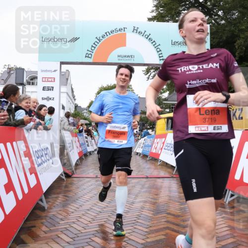30.08.2026 - Blankeneser Heldenlauf Lena Gebhardt http://msf.ph/oto/10018285 30.08.2026 09:28:46 Ziel 3560, 3669, 3672, 3684, 3708, 3719 meine-sportfotos.de
