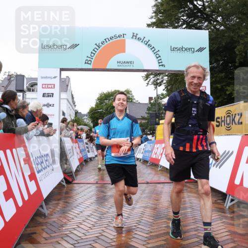 30.08.2026 - Blankeneser Heldenlauf Lena Gebhardt http://msf.ph/oto/10018391 30.08.2026 09:30:25 Ziel 3533, 3577, 3606 meine-sportfotos.de