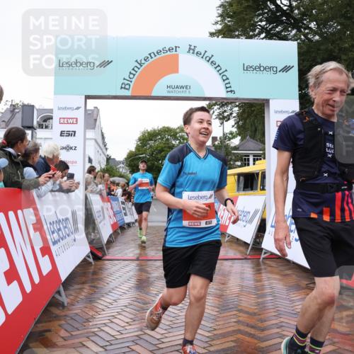 30.08.2026 - Blankeneser Heldenlauf Lena Gebhardt http://msf.ph/oto/10018393 30.08.2026 09:30:26 Ziel 3533, 3577, 3606 meine-sportfotos.de