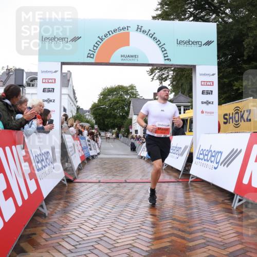 30.08.2026 - Blankeneser Heldenlauf Lena Gebhardt http://msf.ph/oto/10018461 30.08.2026 09:31:06 Ziel 3610, 3612 meine-sportfotos.de
