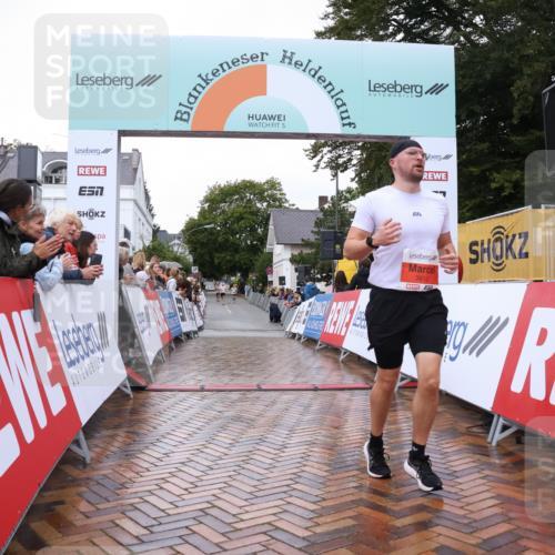 30.08.2026 - Blankeneser Heldenlauf Lena Gebhardt http://msf.ph/oto/10018463 30.08.2026 09:31:06 Ziel 3610, 3612 meine-sportfotos.de