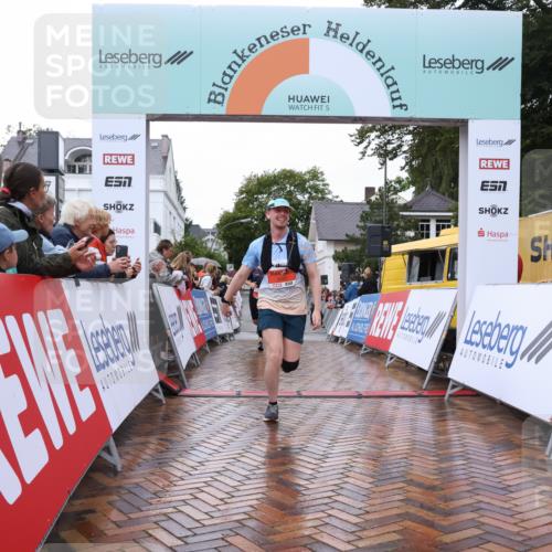 30.08.2026 - Blankeneser Heldenlauf Lena Gebhardt http://msf.ph/oto/10018491 30.08.2026 09:31:36 Ziel 1597, 3530, 3594 meine-sportfotos.de