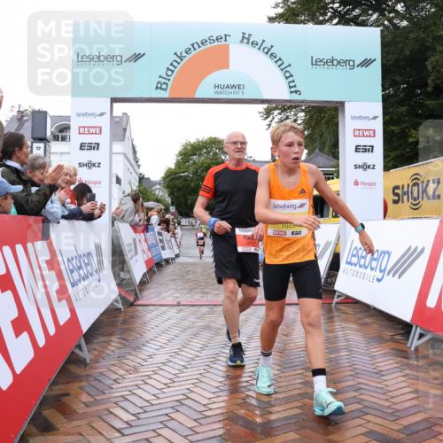 30.08.2026 - Blankeneser Heldenlauf Lena Gebhardt http://msf.ph/oto/10018524 30.08.2026 09:31:46 Ziel 1023, 1597, 3598, 3707 meine-sportfotos.de