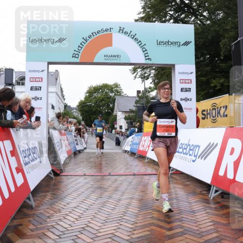 30.08.2026 - Blankeneser Heldenlauf Lena Gebhardt http://msf.ph/oto/10018621 30.08.2026 09:32:31 Ziel 1521, 3618, 3670, 3704 meine-sportfotos.de