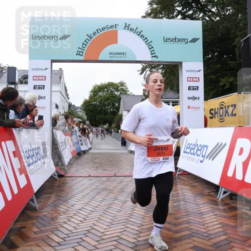 30.08.2026 - Blankeneser Heldenlauf Lena Gebhardt http://msf.ph/oto/10018632 30.08.2026 09:32:35 Ziel 1521, 3670, 3704 meine-sportfotos.de