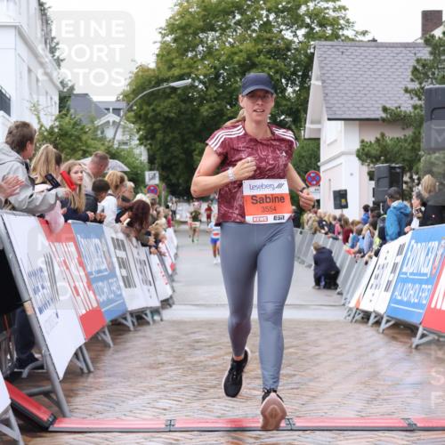 30.08.2026 - Blankeneser Heldenlauf Lena Gebhardt http://msf.ph/oto/10018651 30.08.2026 09:32:48 Ziel 1439, 3536, 3554 meine-sportfotos.de