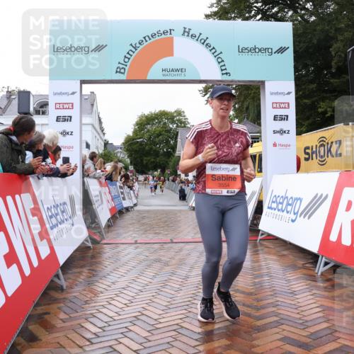 30.08.2026 - Blankeneser Heldenlauf Lena Gebhardt http://msf.ph/oto/10018655 30.08.2026 09:32:49 Ziel 1439, 3536, 3554 meine-sportfotos.de