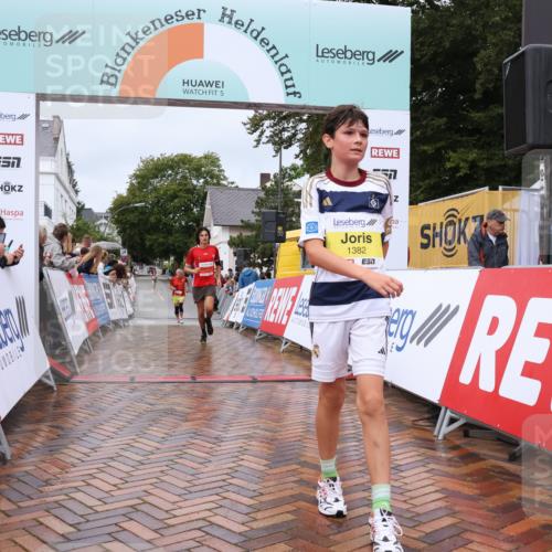 30.08.2026 - Blankeneser Heldenlauf Lena Gebhardt http://msf.ph/oto/10018855 30.08.2026 09:34:30 Ziel 1382, 1800, 3636, 3702, 3722 meine-sportfotos.de