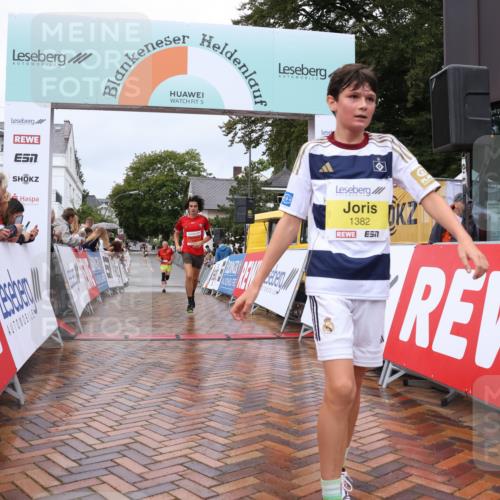 30.08.2026 - Blankeneser Heldenlauf Lena Gebhardt http://msf.ph/oto/10018857 30.08.2026 09:34:31 Ziel 1382, 1800, 3636, 3702, 3722 meine-sportfotos.de