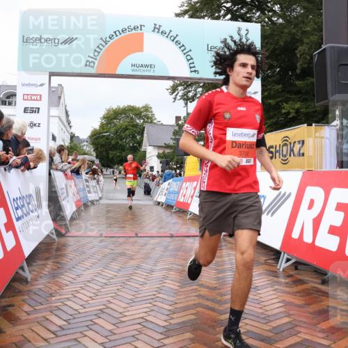30.08.2026 - Blankeneser Heldenlauf Lena Gebhardt http://msf.ph/oto/10018864 30.08.2026 09:34:33 Ziel 1382, 1800, 3636, 3702, 3722 meine-sportfotos.de