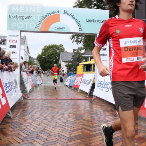 30.08.2026 - Blankeneser Heldenlauf Lena Gebhardt http://msf.ph/oto/10018866 30.08.2026 09:34:33 Ziel 1382, 1800, 3636, 3702, 3722 meine-sportfotos.de