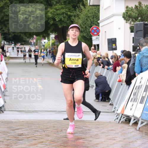 30.08.2026 - Blankeneser Heldenlauf Lena Gebhardt http://msf.ph/oto/10018879 30.08.2026 09:34:38 Ziel 1499, 3702, 3722 meine-sportfotos.de
