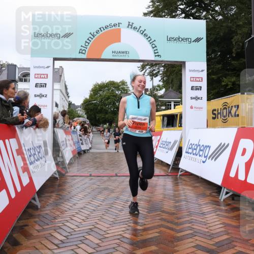 30.08.2026 - Blankeneser Heldenlauf Lena Gebhardt http://msf.ph/oto/10018973 30.08.2026 09:35:34 Ziel 3519, 3578, 3579, 3686, 3687 meine-sportfotos.de