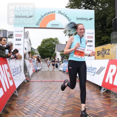 30.08.2026 - Blankeneser Heldenlauf Lena Gebhardt http://msf.ph/oto/10018976 30.08.2026 09:35:34 Ziel 3519, 3578, 3579, 3686, 3687 meine-sportfotos.de