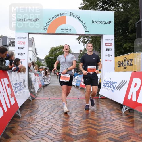 30.08.2026 - Blankeneser Heldenlauf Lena Gebhardt http://msf.ph/oto/10018985 30.08.2026 09:35:39 Ziel 3519, 3578, 3579 meine-sportfotos.de