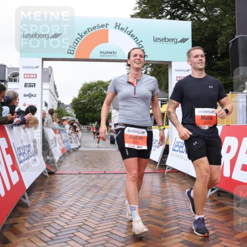 30.08.2026 - Blankeneser Heldenlauf Lena Gebhardt http://msf.ph/oto/10018987 30.08.2026 09:35:40 Ziel 3519, 3578, 3579 meine-sportfotos.de