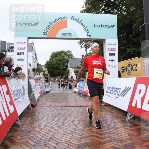 30.08.2026 - Blankeneser Heldenlauf Lena Gebhardt http://msf.ph/oto/10019006 30.08.2026 09:35:51 Ziel 1083, 1094, 1294, 3549 meine-sportfotos.de