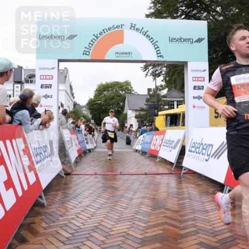 30.08.2026 - Blankeneser Heldenlauf Lena Gebhardt http://msf.ph/oto/10019083 30.08.2026 09:36:26 Ziel 1012, 1492, 1527, 3601, 3679, 3717 meine-sportfotos.de
