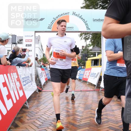 30.08.2026 - Blankeneser Heldenlauf Lena Gebhardt http://msf.ph/oto/10019134 30.08.2026 09:36:43 Ziel 1106, 1266, 1595, 1782, 3603, 3608, 3611, 3651, 3652 meine-sportfotos.de