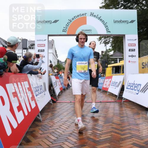 30.08.2026 - Blankeneser Heldenlauf Lena Gebhardt http://msf.ph/oto/10019142 30.08.2026 09:36:46 Ziel 1106, 1266, 1595, 1782, 3603, 3608, 3611, 3651, 3652 meine-sportfotos.de